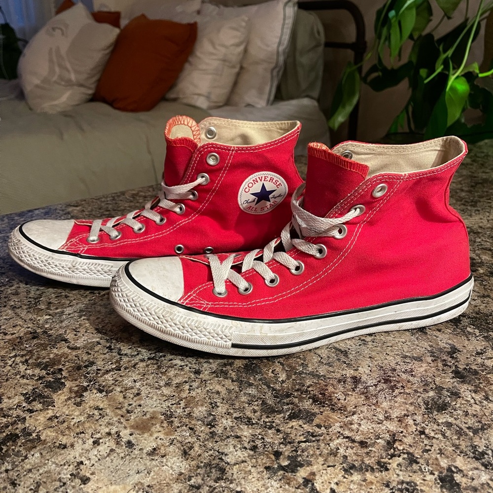 Converse Chuck Taylors (W 11.5/M 9.5)